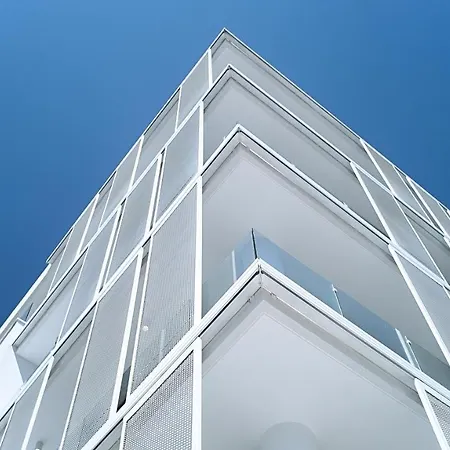 Emerald 401 3 Bedroom Duplex * 파포스