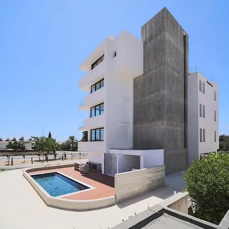아파트 Emerald 401 3 Bedroom Duplex 파포스