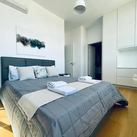Emerald 401 3 Bedroom Duplex *